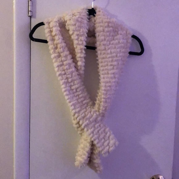 Scarf - Picture 4 of 6